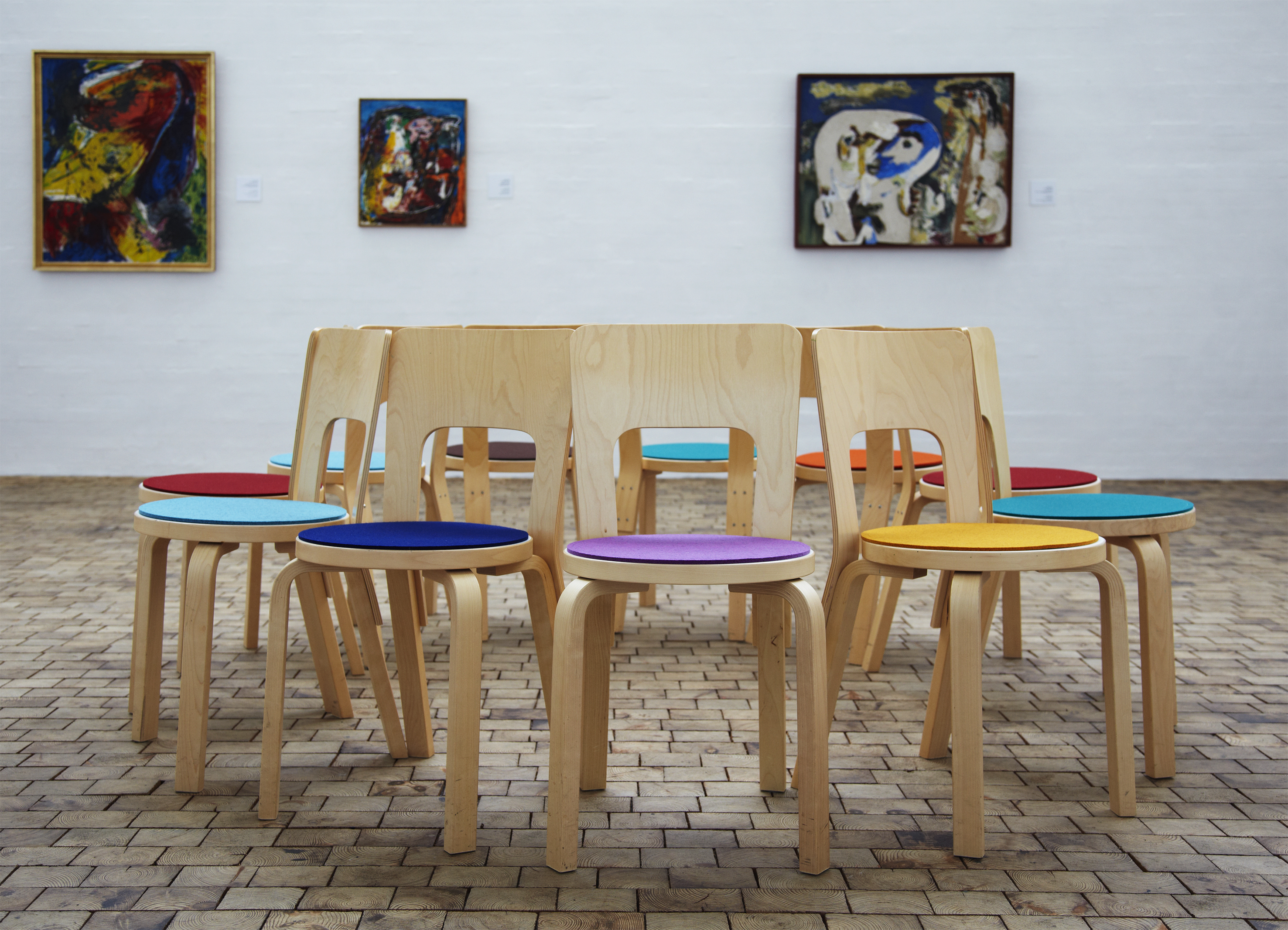 museum jorn malerier, stolesæder i filt